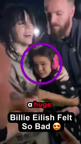 #billieelish made this young fan happy by doing this! #wholesome #concert #celebrity #pop #musicartist #fans 