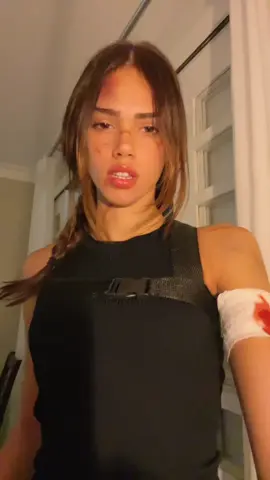 decided to bring back everyone’s favorite costume #laracroft #tombraider #fakeblood #fakeguns⚠️ #fakegun #halloween 