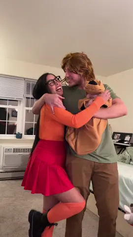 Scooby-doo = 🤍 / Scrappy-doo = 💙 #momtok #soymama #soymamatiktoker #mamafulltime #mamaprimeriza #padrestiktok #tiktokmom #padresprimerizos #vlogmama #sahmlife #halloween #halloween2023 #coobydoo #scrappydoo #velma #shagggy #disfracesdehaloween 