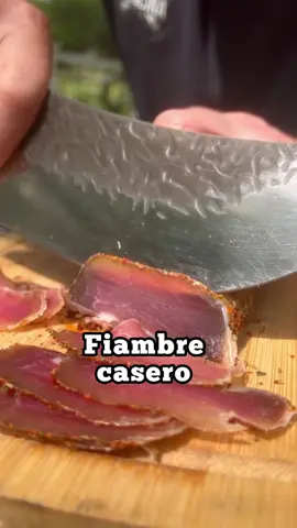 Solomillo de cerdo curado tipo fiambre 🤤 . 🔥Ingredientes para 4 solomillos de cerdo (fundamental que estén frescos): 1 kg de sal, 500 gr de azúcar, rollo de cocina, mix especias a gusto (podes hacer varios mix y probas 😉) . Salute amici!¡ 🙌 Salva . . . #cerdo #solomillo #fiambre #DIY #food #fuego #fire #chef #barbecue #cooking #asmr #juicy #salvalacocina #recipes #lovefood #asado #meat #carne #wine #porky #meat #steak #jam #argentina #embutidos #españa 
