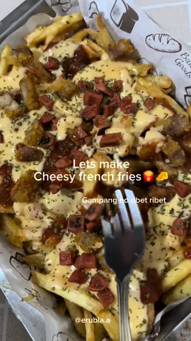 Cocok buat nyemil sambil nonton film 🤩 Bahan saus keju: 1 sdm mentega 1 sdm terigu 250ml susu 1-2 sdm bubuk keju 60gr keju spready Cabe bubuk (opsional) #cheesefries #kentangsauskeju #loadedfries #sauskeju #frenchfries #friesbolognesecheese #bolognesefries #masaksimpel #cemilansimple 