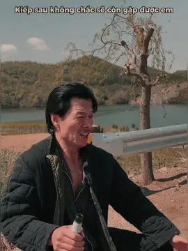 Bài này chú hát cũng lâu rồi nhưng mấy hnay trời trở lạnh nên tui thích nghe mấy bài kiểu kiểu thế này để chữa lành trái tim cô đơn, tui thích nghe chú hát mấy kiểu nhạc thế này ghê gớm 😘 Bài hát : Kiếp sau không chắc sẽ còn gặp được em | 下辈子不一定还能遇见你 #kiepsaukhongchacsecongapduocem #下辈子不一定还能遇见你 #hotdouyin #douyin抖音 #xuhuong2023🥰 #xh #xhtiktok #xuhuong #musicchill #nhactrungquoc #nhactrungtheoyeucau #nhactrungquochaynhat #cover #coversong 