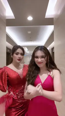 Asssiiikkkkk @Vega 😜🥰 guys jgn lupa nonton keseruan kita berdua di KDI ya malam ini jam 20.45 wib di MNC tv ok hehhehehehe 💋🫶🏻