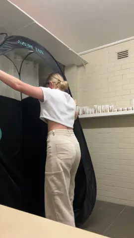 Come watch me set up my beauty salon for my spray tans!! 🩵 And unfortunately the tent won again 😅 #beauty #beautysalon #spraytan #businessowner #beautytherapy #tanning 
