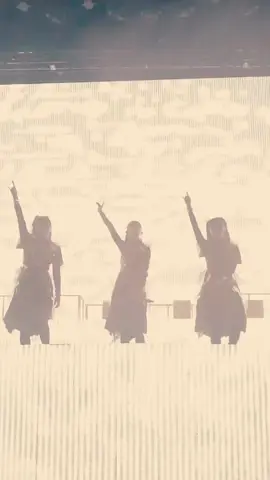 Ceretetetet tetetetete.... Kingslayer official live coming soon!! 📽️: BMTH IG edited by babymetalverse #babymetal #bmth #kingslayer #bringmethehorizon 