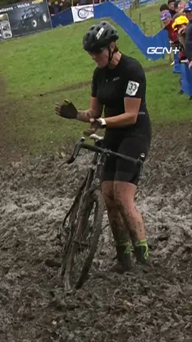 👏 CycloCross stalwart Jo Blanchaert applauds World Champion Fem van Empel of @jumbovisma_road at the #koppenbergcross as Fem laps her on the way to victory 🏁  What a fantastic gesture! 🤗 Remember to check out gcn.eu/racetv for plenty of racing and documentaries!  #X2ObadkamersTrofee #cyclocross #cx #cycling #x2obadkamers #koppenberg