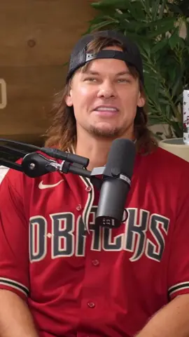 Tucker Carlson’s laugh definitely scared Theo a bit 🙌🏼🤣😂 #theovon #tuckercarlson #tuckercarlsonlaugh #thispastweekend #thispastweekendpodcast #thispastweekendclips #theovonclips #theovontuckercarlson