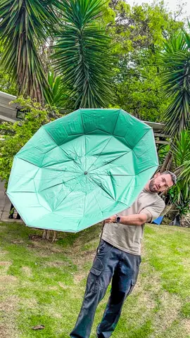 Esse guarda-chuva blindado é o mais cabuloso que já testei na vida!😱☔ ✅Link do produto na Bio👉@eusoubarone (produto 683 guarda - chuva) #aliexpress #viralizou #foryoupage #viral #guardachuva #barone