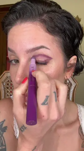 Our two best-selling shades, which way are you smudging? #eyeshadow #eyeshadowtutorial #smokeyeye #smokyeyestutorial #smokesticks #smokeshow #doubleduty #smokyeye #aboutfacebeauty #aboutfacehalsey #halseymakeup 