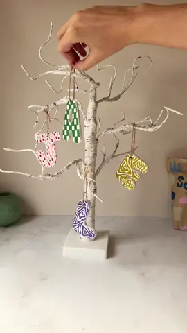 pov: the Christmas countdown begins 🎄🎅🏼✨ #diychristmasdecor #diychristmascrafts #airdryclay #pottery #diychristmasgift #clayart #airdryclayideas 