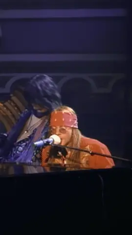 🎶 𝘐'𝘭𝘭 𝘫𝘶𝘴𝘵 𝘦𝘯𝘥 𝘶𝘱 𝘸𝘢𝘭𝘬𝘪𝘯' 𝘪𝘯 𝘵𝘩𝘦 𝘤𝘰𝘭𝘥 𝘕𝘰𝘷𝘦𝘮𝘣𝘦𝘳 𝘳𝘢𝘪𝘯 🌧️  @Guns N’ Roses’ “November Rain” was in their arsenal for more than a decade before it was released on ‘Use Your Illusion I’ in 1991. Axl Rose began work on the song in 1983 and the song was once considered for release on their debut album, 'Appetite For Destruction,' but wasn’t quite right at the time. He was determined to make it perfect, suggesting “If it’s not recorded right, I’ll quit the business.” to @Rolling Stone in 1988. #gunsnroses #NovemberRain #RockMusic 