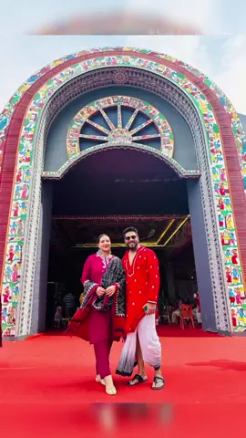 পুজোর লুকে কোন জুটি সেরা?? 