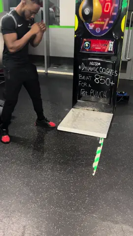 Power punch 🥊💥#boxingmachine #righthook #kopunch 