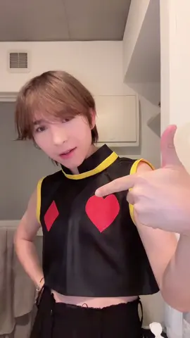 peço desculpas se ofendi alguém com a minha fantasia, mas o meu cosplay não passa disso: uma roupa. achei que não precisasse falar algo tão óbvio, mas eu não compactuo com as atitudes do Hisoka… por favor, parem de me associar a coisas hediondas! #japao #japan #tokyo #japones #idiomas #asiaticos #brasileirosnojapão #halloween #shibuya #hisoka #hunterxhunter 