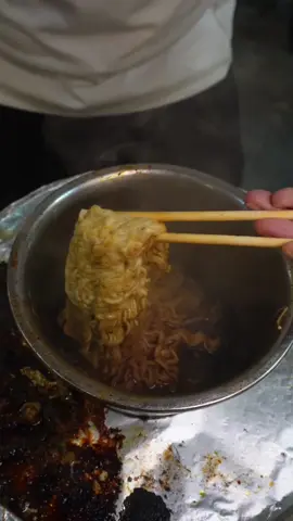 Ramyeon with some Chilli Oil? #hungrysam #reallygoodornot #slowmo #repeatafterme 