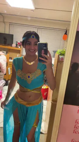 im literally princess jasmine #fyp #halloween #princessjasmine 