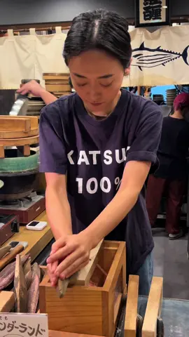 🍽  削りたて本枯鰹節ごはん：bonito flakes rice 🏠  かつお食堂 ： Katsuoshokudou 💵  1100円：$7.35 🚃   渋谷駅 : Shibuya station 📍　〒150-0032 東京都渋谷区鶯谷町７−１２ GranDuo渋谷 B1 （GranDuo Shibuya B1, 7-12 Uguisudani-cho, Shibuya-ku, Tokyo 150-0032） #東京グルメ #japanesefood#japanesefood#渋谷グルメ 