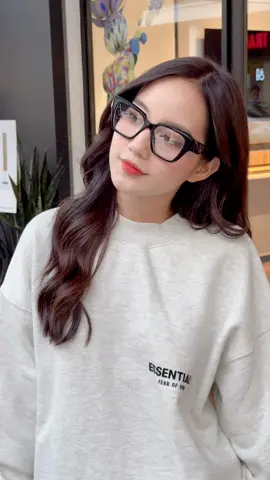 Prada PR09Z 🖤🐰🖤 51-17-140  #leonabyleona #leonaluxury #prada #pradaeyewear #pradavietnam #kinhhanghieu #xuhuongtiktok #xuhuong2023 