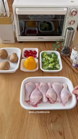 Oven Baket Chicken Drumsticks hacks dengan digantung di tray, sekalian manggang sayuran di tray bawah, jadi minyak ayam yang gurih jatuh ke sayuran🍗 #Ravelle #RavelleOven32ltr #ovenravelle #QualityLifeWithRavelle #ToTheNextCookingExperience 