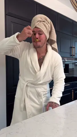 Dinge die ich mache, wenn Wifey nicht hinschaut 😂 #husbandwife #funny #foryou #fyp #viral 