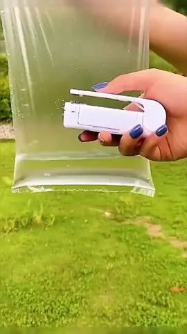 So convenient portable mini heat sealer machine household plastic bag sealing machine ✨✨✨ #fyp #portableminiheatsealingmachine #heatsealer #sealer #tiktokph #tiktokmademebuyit #trend #goodthing #electric #sealing #Tech #sealingmachine 