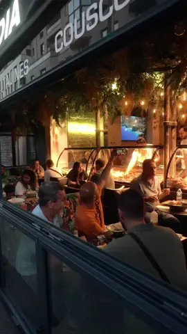 UNE AMBIANCE INCROYABLE ❤️ #halal #algerie #maroc #tunisie #magrhebunited #paris #food #parishalal #dz #dzpower #restaurant