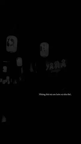 Tại saoo?? Tại sao mà những chuyện buồn đau mà cứ đổ dồn hết lên em như vậy