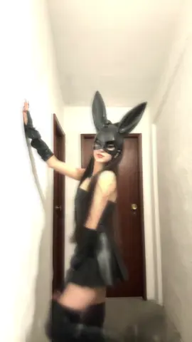 dangerous woman 🖤💋 #arianagrande #dangerouswoman #halloween #cosplay #costume #arianator #outfit 