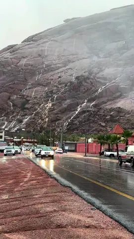 تصويري لأمطار حايل ( عقده ) اليوم الخميس الموافق ١٤٤٥/٤/١٨هـ#hail #اكسبلور 