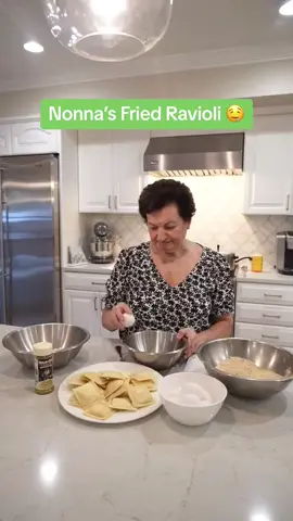 Nonna’s homemade fried ravioli 🍝🇮🇹 @Dan-O’s Seasoning #danospartner #itscheesoning #nonna #homemade #ravioli #italian #trending