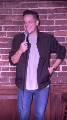 Yea I dont like labels either… #standup #comedy #standupcomedy #jokes #crowdwork #riff #funny #comedian #jeffarcuri do Jeff Arcuri