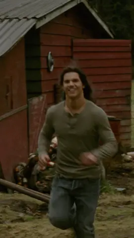 Where the hell have you been, loca? #twilightsaga #twilightnewmoon #newmoon #twilight #bellaswan #jacobblack #wherethehellhaveyoubeenloca #taylorlautner #kristenstewart #twilighttiktok