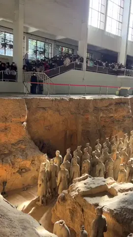 mời bạn ghé thăm lăng mộ Tần Thuỷ Hoàng, huyền bí với hàng vạn binh mã dõng đứng gác hơn 2000 năm qua....mỗi binh là một gương mặt khác nhau thể hiện sự cầu kỳ trong chế tác #tanthuyhoang #binhmadong #binhmadung #dulich #haragroup #hanoirailtours #haratours 