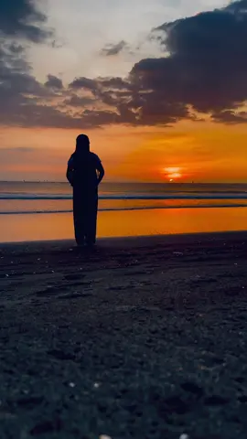 “ Hoàng hôn là sự kết thúc nhưng lại vô cùng đẹp đẽ “ #motbuoichieulaclong #sunset #sky 