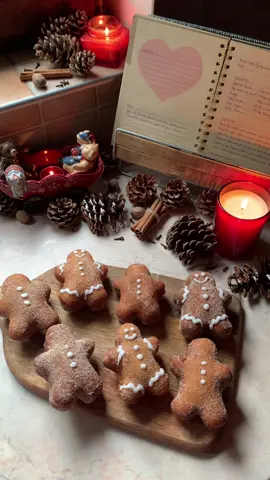 Gingerbread doughnuts 🎅🏼🤶🏼 Find the recipe via the link in bio 🎄 #christmas #christmascountdown #christmasbaking #gingerbread #donuts 