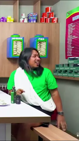 Brandon Salim Sampe Pegang Tangan Yanti😁 #brandonsalim #yantipwk #prazteguh #pwk #podcastclips #fyp