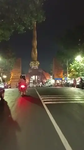 Alun² Mojokerto malam ini🤗#alun2mojokerto #mojokertojalanjalan #mojokertotiktok #mojokertokeren #malamsyahdu🥰 #memori #malmminggu #fyp #fypシ #fypシ゚viral 