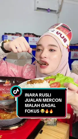 BENERAN DONG!! Ini nih buktinya 😍🔥 tapiii bukannya jualan malah dimakan sendiri nih Mercon Merah Putihnya sama kak Inara. Saking enaknya gaisss jadi ketagihan deh 😆🤤✨ yukk yang mau ngerasain Mercon Merah Putih langsung check out aja mumpung 11.11 masih berlangsung 🥰🔥🔥 #MerconMerahPutih #Masak3Menit #JagoanMercon #PedasnyaLuarDalam #tiktokmakanmakan #kulinertiktok #trendingtiktok #tiktokimpact #kulinerindonesia