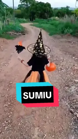 A BRUXINHA SUMIU 😱😱😱 #diversao #criança #criançafeliz #foryou #filhas #comedia #brincadeira #videoviral #humor #humor #infantil #Halloween #criançabrincando #halloween2023 