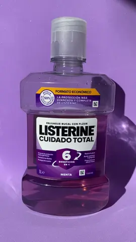 Enjuague bucal 🌱LISTERINE CUIDADO TOTALLa presentación es de 1 litro, es un detalle enviar productos de este tamaño, se puede valorar muy bien. 🟣Para proteger contra la placa las 24 horas se aconseja usar dos veces al día. Lo he usado mañana y noche. Me llegó el de color lila. Protección total, 6 beneficios en 1. Sabor menta. ¿Qué nos dicen? Se ha comprobado clínicamente que el enjuague bucal reduce la placa, mantiene las encías sanas y las fortalece contra las caries.  Ayuda a mantener el color natural de los dientes, mata las bacterias y mantiene el aliento fresco. 🟣Que importante es cuidar la higiene oral. Así se podrá evitar la enfermedad periodontal y el mal aliento. Tampoco hay que olvidar el cepillado de los dientes. 🟣Me ha gustado mucho que sea de uso diario. El mío es sabor menta , me gustan los sabores así , no es exageradamente fuerte. Me da la sensación de frescor y que me limpia mejor. ¿Que sabores os gustan en los enjuagues a vosotros? @Home Tester Club #colutoriosdentales #enjuaguebucal 