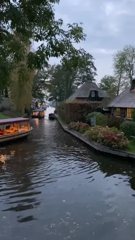 Venice of the Netherlands❤️ This place you won’t believe exist until you visit yourself😍 📍Giethoorn #amsterdam #amsterdamguide #visitamsterdam #amsterdamlife #amsterdamtips #amsterdamtips #amsterdamcity #amsterdamtravel #viral  #amsterdam #amsterdamexpat #amsterdamcanals #tiktokamsterdam #iamsterdam #keşfet #explore #visiteurope #visitamsterdam #Lifestyle #netherlands🇳🇱 