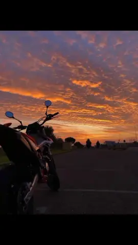 #CapCut#fyp#licrys#🎧#aesthetics#motos#parati#music#🤠#estadosparawhatsapp#vive#pikes 