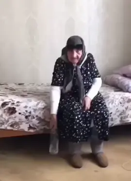 grandma bottleflip #fyp #foryoupage #viral #viralvideo #tiktok #laugh #funny #bottleflip #grandma 