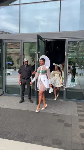 It happens to the best of us😆 #oops #fashiondisaster #sos #wind #fyp 