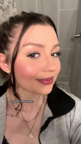 my current fav (drugstore!) lashes 🤍 they’re full & long but light & wispy - ardell active lashes in “pump’n”  #lashstrips #drugstorelashes #wispylashes #lashextensions #ardelllashes #BeautyTok #striplashes 