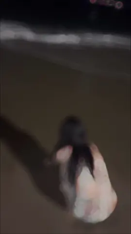 #CapCut  biển không cô đơn , người cô đơn là người ngắm biển 