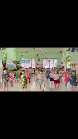 Lại là mấy bạn nhỏ đáng yêu này đây ạ! 😚 #mamnon #xuhuong #conhiine 