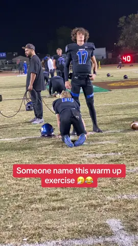 Wrong answers only lmao 💀 Getting that neck right ! #5starsportsmedia #arizonafootball #highschoolfootball #neckwarmup #pregamestretch #warmup 
