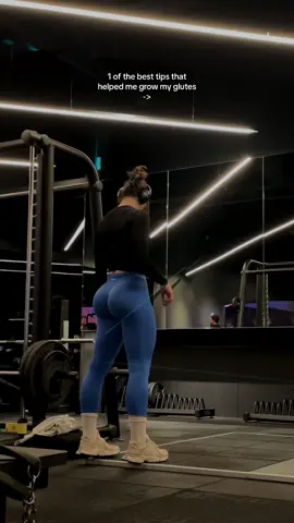 The one thing that helped me make the most gain this past 1/2 year. I’m very quad dominant, so they take over really fast. If I lower the weight, it’s easier for me to do them glute focused = more glute gains for me. Wearing @DFYNE dc: PUCK #gymgirl #gymgirls #gymgirlsoftiktok #glutes #glutesworkout #gymtips #gymmotivation #zyxcba #xybca #trending #fyp #foryou 