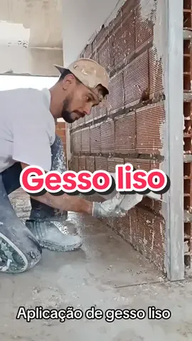 Aplicação de gesso liso #gesso #gesseiro #gessoliso #construção #reforma 